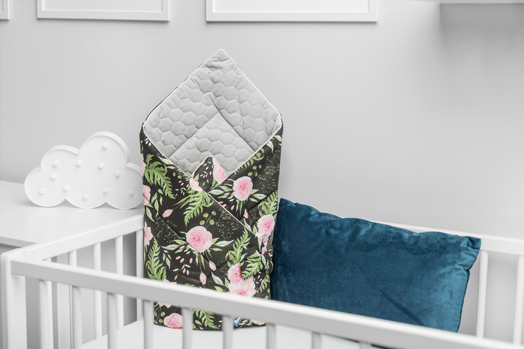 Velvet Baby Nest Cone Wrap – flowers black - Image 4