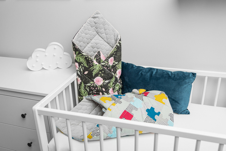 Velvet Baby Nest Cone Wrap – flowers black - Image 5