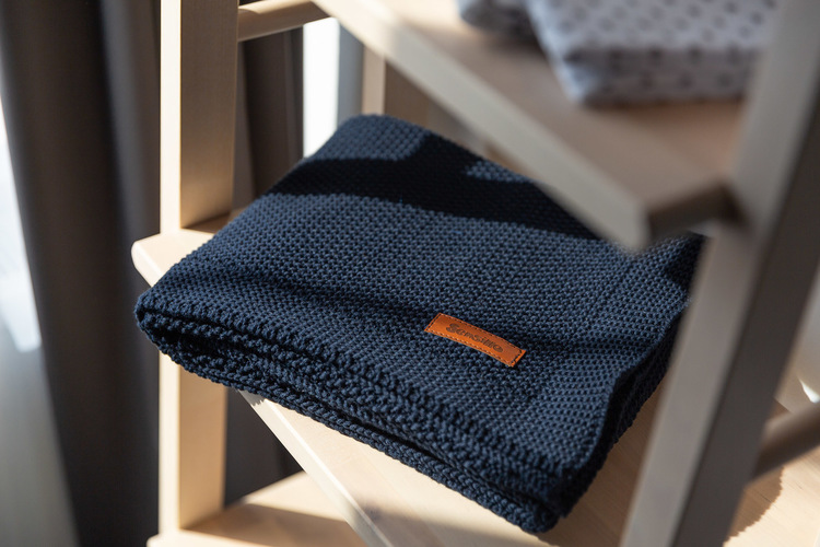 Knitted Blanket – navy blue - Image 9