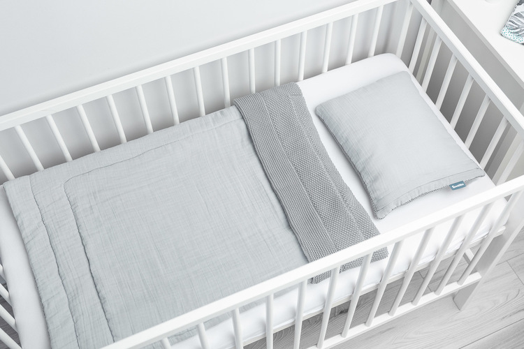 Knitted cot set with muslin - grey - Image 8