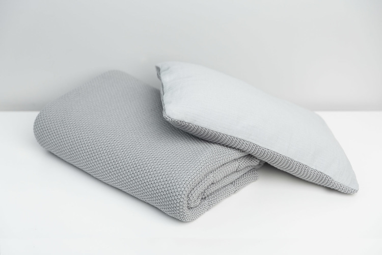Knitted cot set with muslin - grey - Image 9