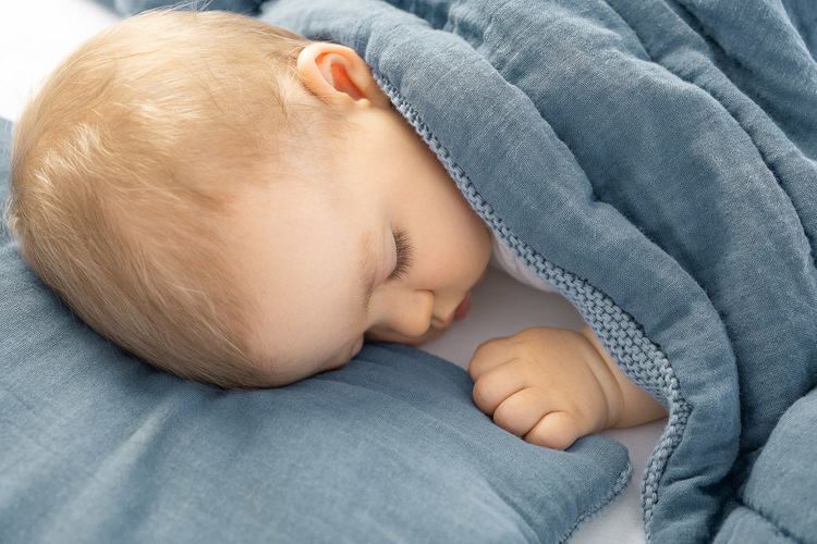 Knitted cot set with muslin - grey - Image 10
