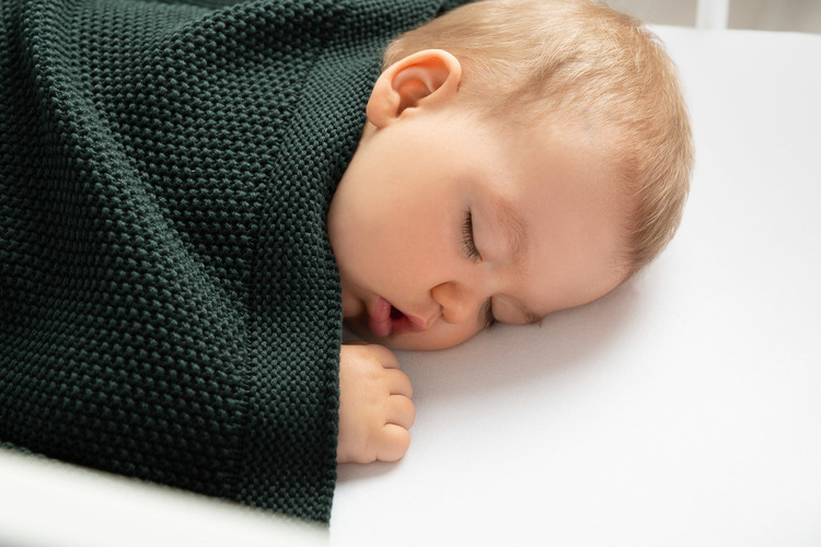 Knitted Blanket – navy blue - Image 10