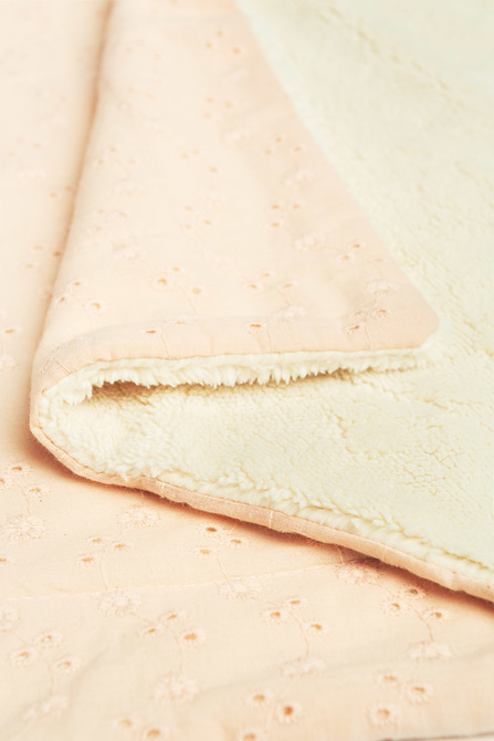 EMBROIDERED BLANKET 80X100 FROSTING PLUSH - Image 3